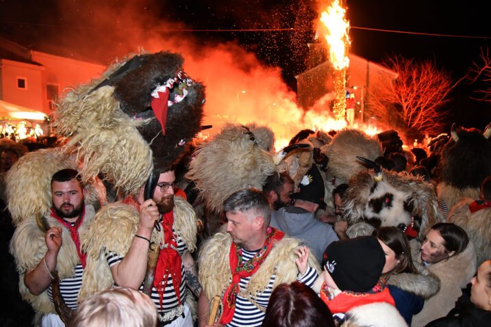 Kolom na Brege Halubajski zvončari završili svoje obahajanje / Foto Dean MICULINIĆ