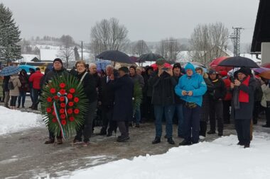 Prije akademije položeni su vijenci uz spomen obilježja antiifašstičkih boraca i dragovoljaca Domovinskog rata / Foto Marija Plješe
