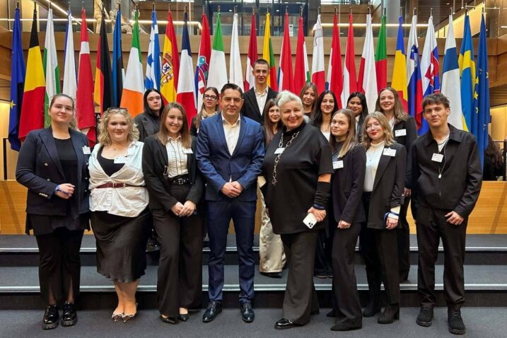 Učenici u pratnji profesorice Ivanković u Strasbourgu