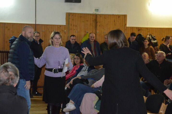 David Bregovac (lijevo) napustio je skup jer su njegova izlaganja prekidana. Nataša Blažević Starčević (u sredini) pokušavala je smiriti situaciju i kontrolirati uzburkane emocije / Foto Marinko Krmpotić