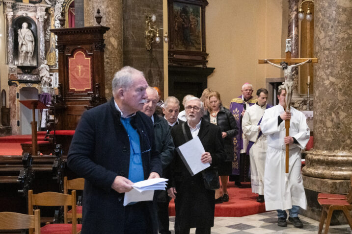 Obilazak postaja Križnog puta u riječkoj katedrali / Foto Nikola BLAGOJEVIĆ