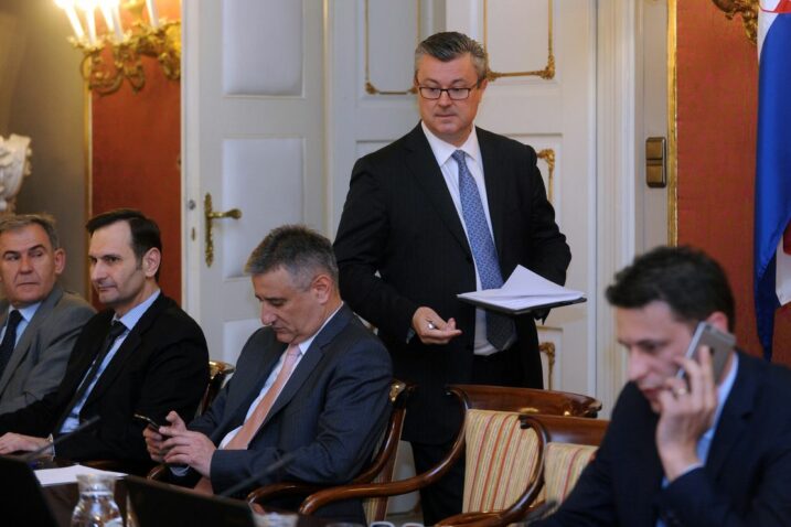 Vlada Tihomira Oreškovića jedina nije uspjela preživjeti sukob u Koaliciji, nepovjerenje joj je izglasalo 125 zastupnika