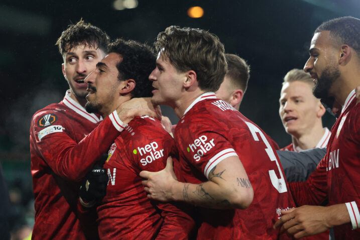 Tiago Tomas i suigrači iz Stuttgarta/Foto REUTERS