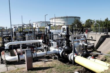 Naftovod Družba u MOL-ovoj rafineriji u Szazhalombatti / Foto REUTERS/Bernadett Szabo/File Photo