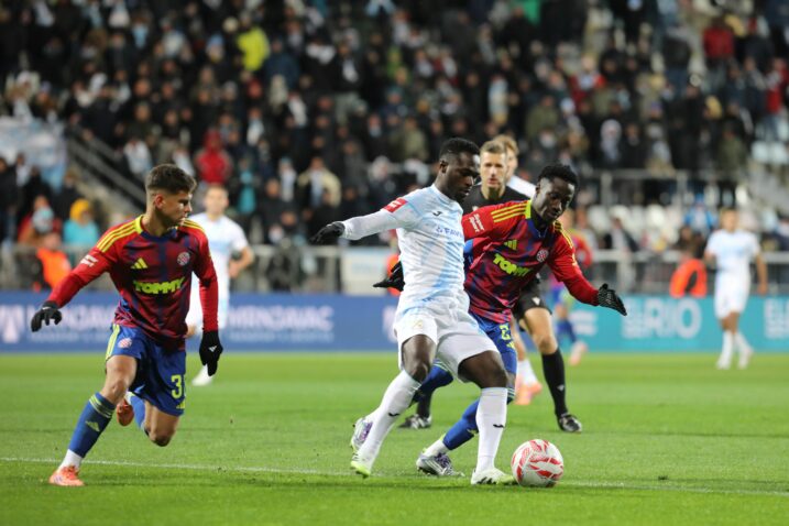 Merveil Ndockyt i Abdoulie Sanyang Bamba tijekom posljednjeg ogleda Rijeke i Hajduka/Foto PIXSELL