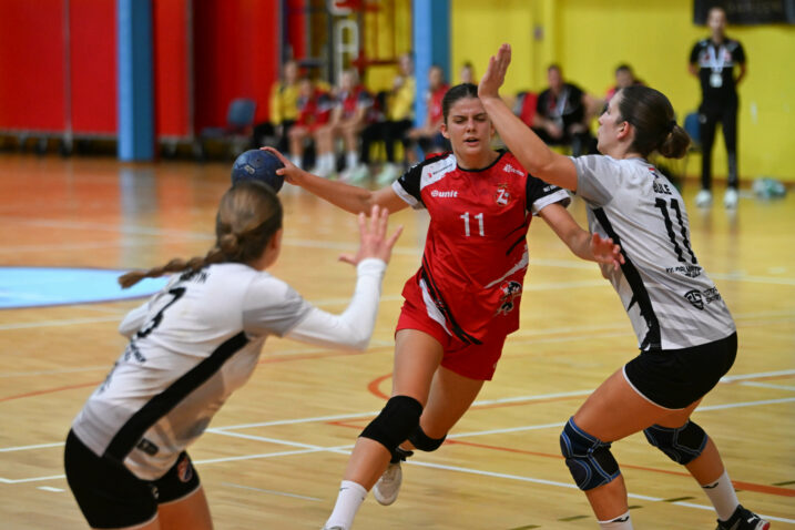 SEDAM GOLOVA - Mirna Brusić/Foto A. KRIŽANEC