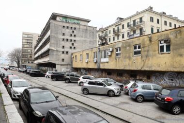 Na Senjskom pristaništu od studenoga nema naplate parkiranja, a sad smo saznali i zašto / Foto Marko Gracin