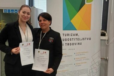 Uspjeh učenika Ugostiteljske škole Opatija - Sara Babić iz 4.1 s mentoricom Nikolinom Marčelja Pošćić