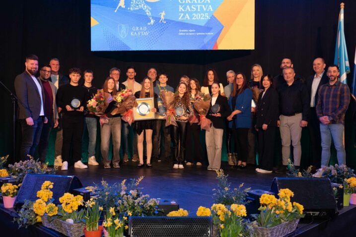 Velika kastavska sportska obitelj - dobitnici priznanja za rezultate ostvarene u 2025. godini / Foto DAMIR ZAMAKLAR