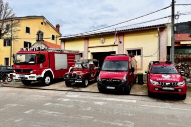 Sadašnji vatrogasni dom u Cresu / Foto Walter Salković