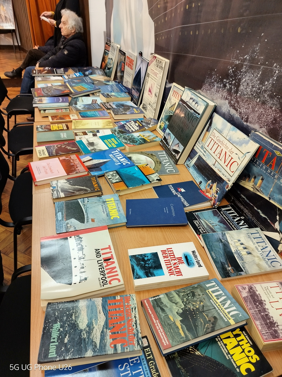 Bogata litetatura o Titanicu / Foto Vladimir Mrvoš