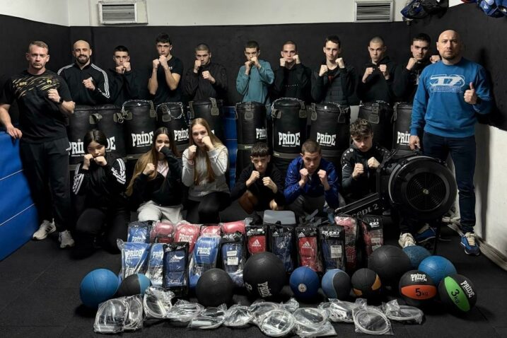 Članovi BK-a Delnice s novom sportskom opremom / Foto B. Renka