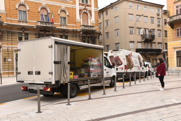 Parkiranje zbog dostave ograničeno je na 30 minuta / Foto Dean Miculinić