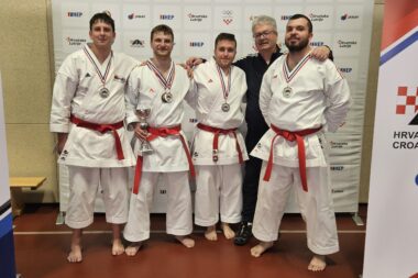 Damjan Bravarić Ćilo, Dorian Fafanđel, Ivano Tomičić i Gabriel Anđelić s trenerom Zdravkom Naletinom/Foto KK RAB-ENPI