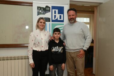 Erik Mustapić s općinskim čelnicima Sanjom Sušnik i Aljošom Bratušom / Foto Nikola Blagojević