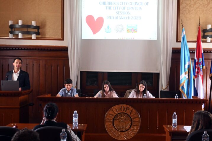 Treća sjednica 15. saziva Dječjeg gradskog vijeća Grada Opatije uz sudjelovanje gostiju iz Walesa / Foto Marko Gracin