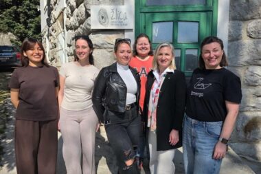 Španjolske studentice predstavnicama Udruge Žmergo / Foto Grad Opatija