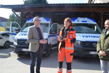 Župan Ivica Lukanović i Irena Mihelčić, voditeljica delničke ispostave Hitne pomoći / Foto Marinko Krmpotić