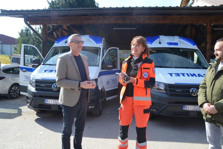 Župan Ivica Lukanović i Irena Mihelčić, voditeljica delničke ispostave Hitne pomoći / Foto Marinko Krmpotić