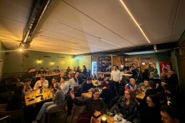 Tennis sada okuplja i pobornike pub kviz scene