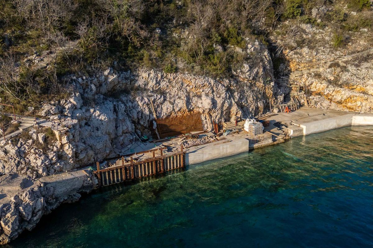 Plaža Vodna je jedna od najprepoznatljivijih obalnih točaka u Jadranovu / Foto Marino Klement
