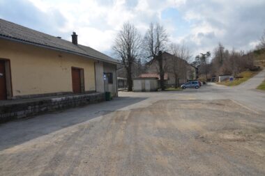 Ispred željezničke postaje Fužine je autobusna postaja / Foto Marinko Krmpotić