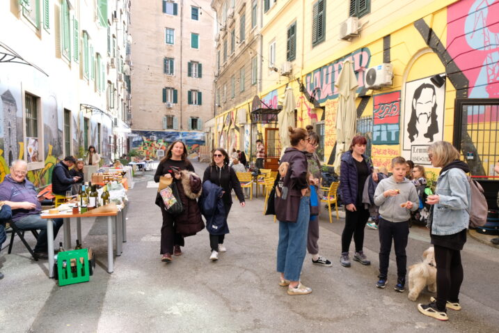 Kružna opet u điru, proljeće donijelo život na ulicu / Foto NIKOLA BLAGOJEVIĆ