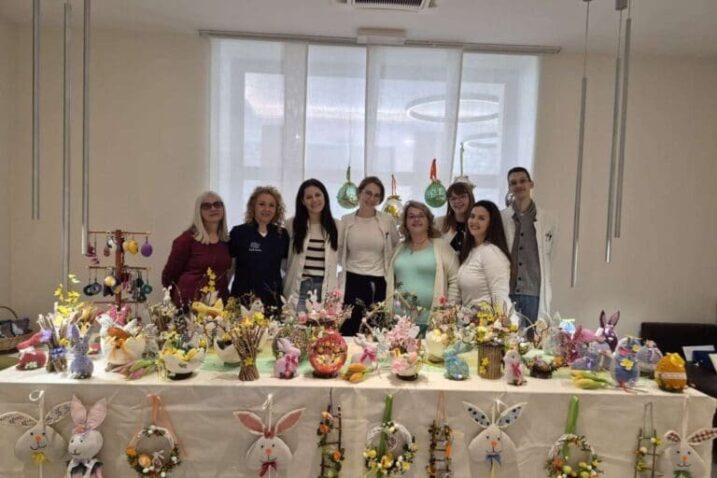 U foajeu Poliklinike Insula otvorena tradicionalna uskrsna izložba