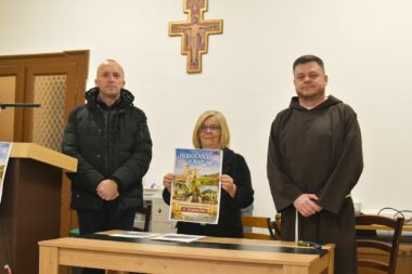 Nikola Vranješ, Mariagrazia Vujisić i fra Miljenko Vrabec / Foto Riječka nadbiskupija