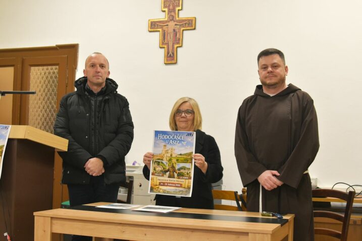 Nikola Vranješ, Mariagrazia Vujisić i fra Miljenko Vrabec / Foto Riječka nadbiskupija
