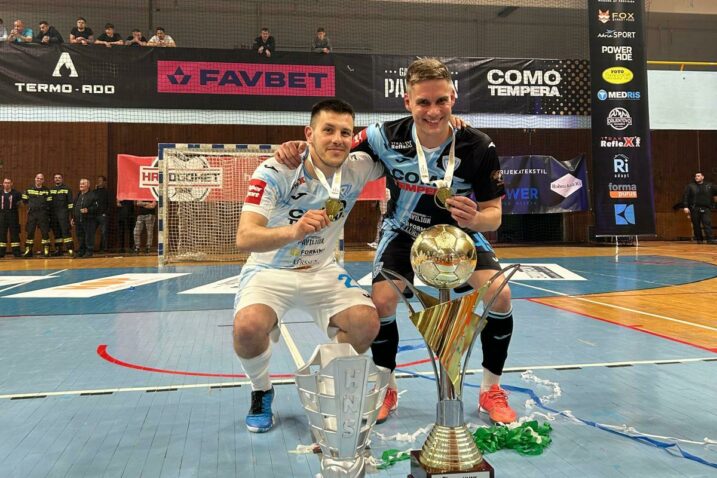 RIJEČKI DEČKI S TROFEJOM - Vanja Malinić i Carlo Berković/Foto Privatna arhiva
