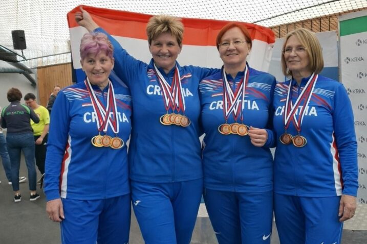 Slavica Grgurić Pajnić (druga slijeva) s članicama reprezentacije Hrvatske