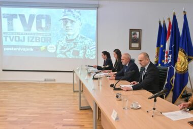 Ministar Anušić: U vojarne ulazi 800 ročnika, 446 je dragovoljaca, samo 10 pozvanih izjavilo je prigovor savjesti / Foto MORH/ F. Klen