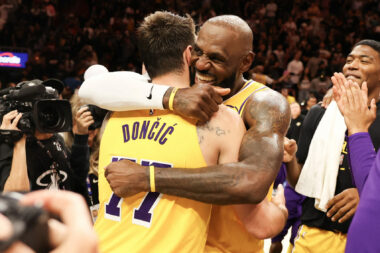 Luka Dončić i LeBron James/Foto REUTERS