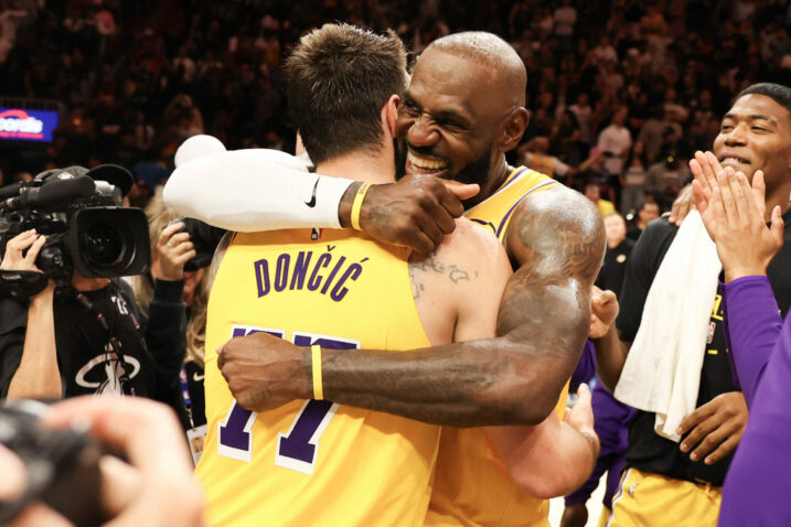 Luka Dončić i LeBron James/Foto REUTERS