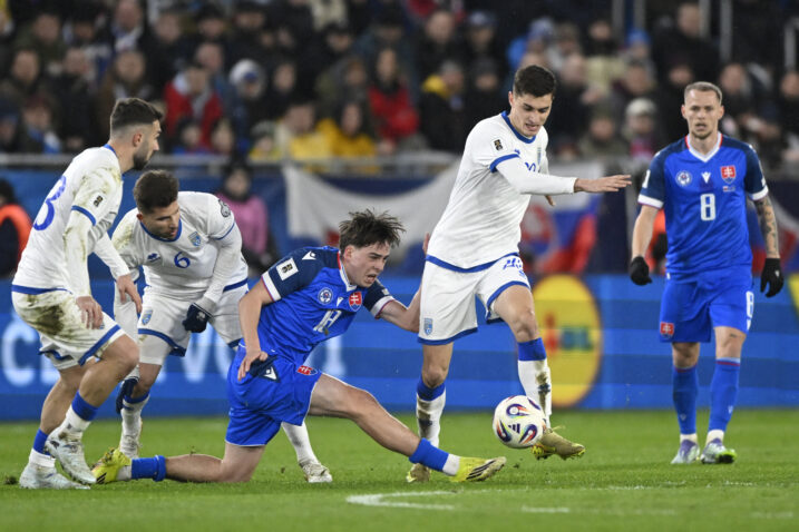 Veldin Hodža tijekom ogleda sa Slovacima/Foto REUTERS