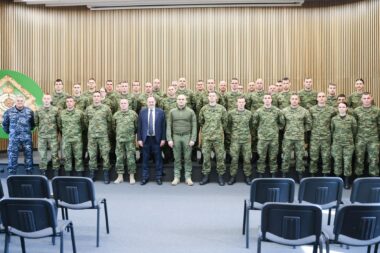 Ministar Anušić s hrvatskim vojnicima u Poljskoj | Foto:MORH / J. Šeri