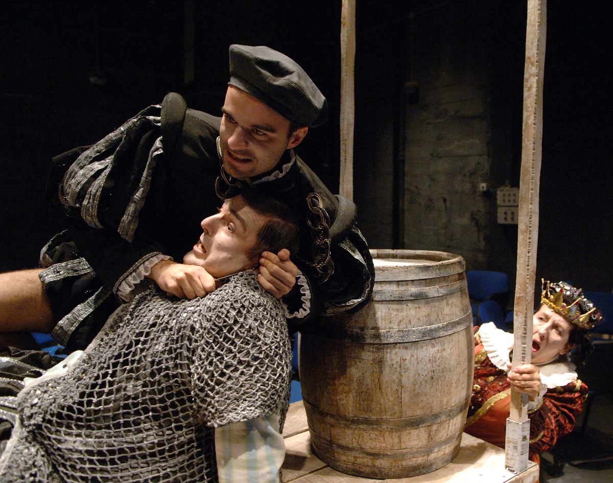 Damir Orlić, Denis Brižić i Zrinka Kolak Fabijan u predstavi »Predstava Hamleta u selu Mrduša Donja«