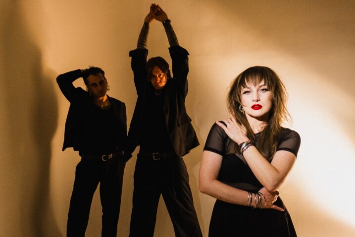 Mračni plesni i goth zvuk uz Nuovo Testamento iz Los Angelesa i Rosegarden Funeral Party iz Dallasa