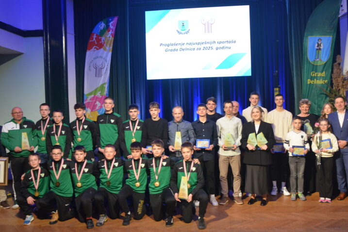 Zajednička fotka nagrađrenih delničkiih sportaša / Foto: Marinko Krmpotić