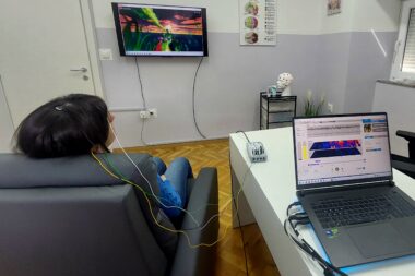 Tretman ne iziskuje dodatne napore osim sjedenja u udobnoj fotelji i gledanja animacije ili filma po izboru / Foto PB LOPAČA