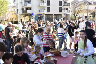 Uskrsni doručak u Novom Vinodolskom / Foto: Matea Jurčić