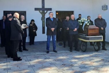 Biranim riječima o Zdenku Manceu okupljenima je govorio Željko Raukar / Foto: Edi Prodan