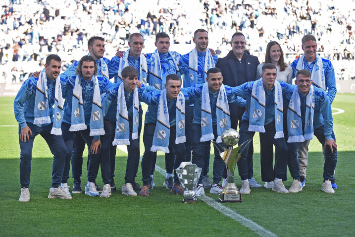 Futsalska momčad Rijeke s predsjednikom Damirom Miškovićem i kćerkom Annom/Foto D. MICULINIĆ