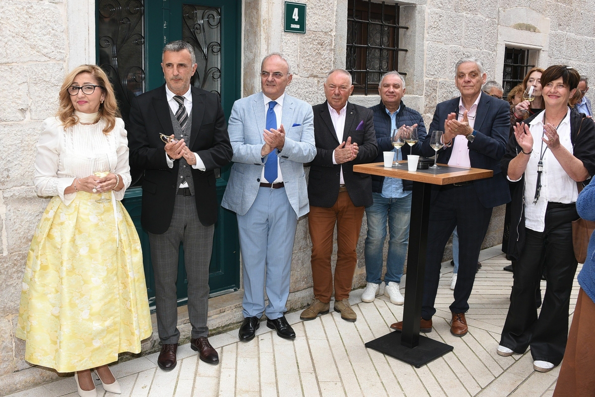 Uzvanici na otvorenju izložbe