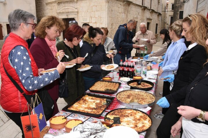 Albanska gastronomija ponuđena Cresanima / Foto Walter Salković