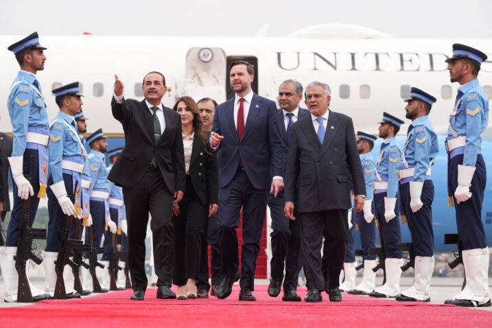 JD Vance s pakistanskim dužnosnicima u Islamabadu / Reuters