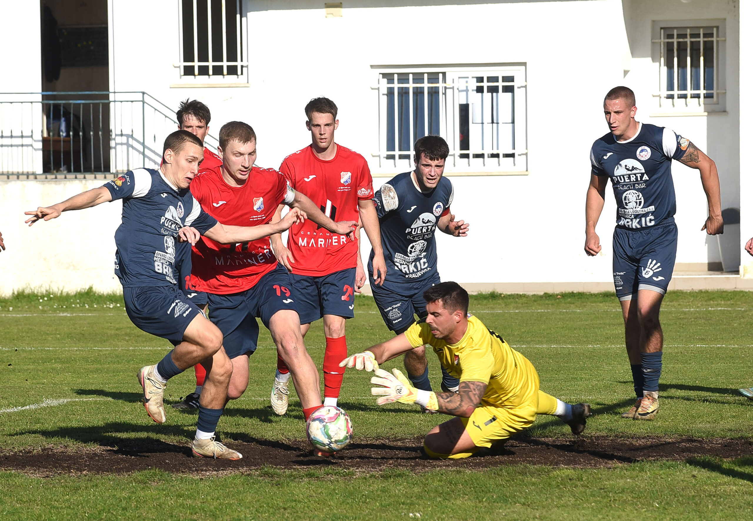 Luka Matić ispred Jakoba Šprema-Veljavečkog i vratara Roberta Nicolettija/D, MICULINIĆ