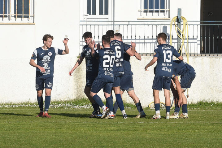 IMPRESIVAN NIZ - Slavlje tijekom derbija s Pomorcem/Foto D. MICULINIĆ