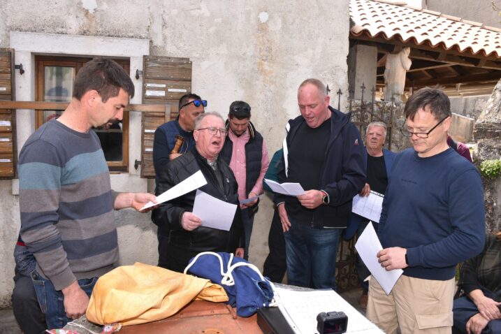 Krčki kanturi u Lubenicama su zapjevali orlečke pjesme / Foto Walter Salković